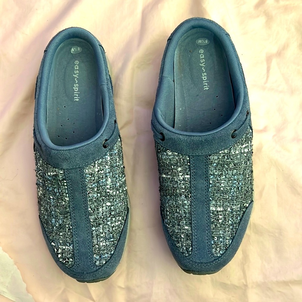 Easy Spirit Size 8.5 suede sneakers.